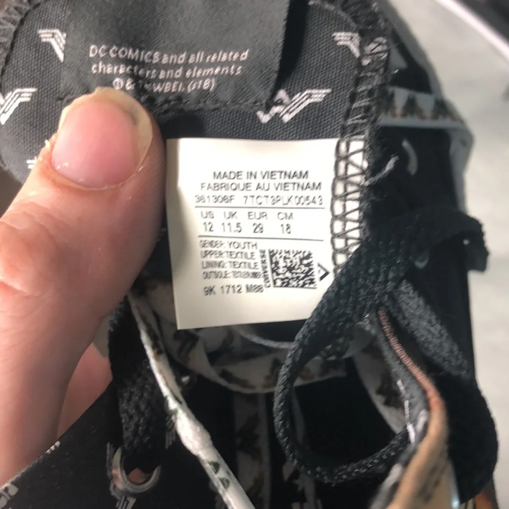 Wonder Woman youth Converse